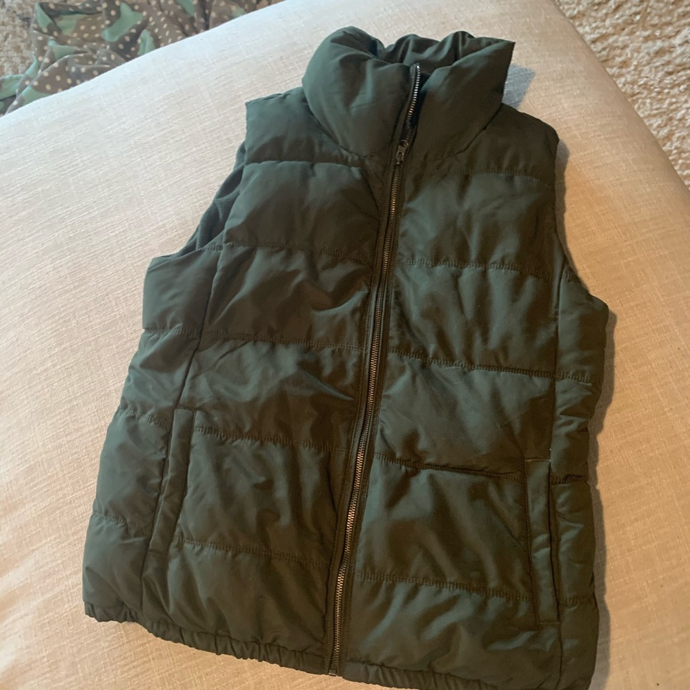 Old Navy Fleece-Lined Puffer Vest, L ❄️